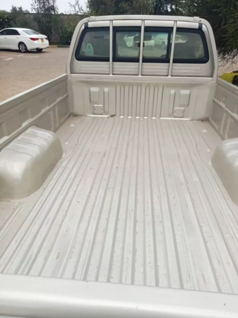 Toyota Hilux   - 2012