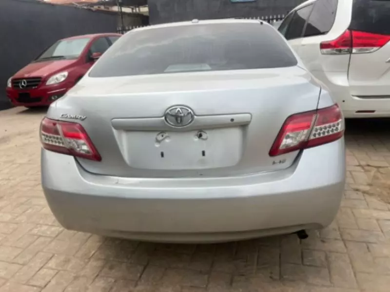 Toyota Camry   - 2010