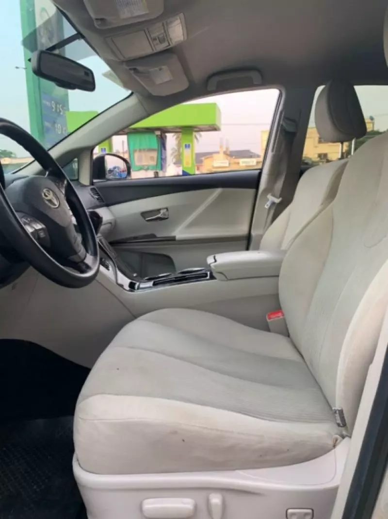 Toyota Venza   - 2012