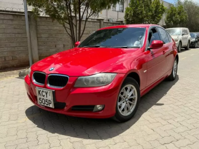 BMW 320i   - 2012