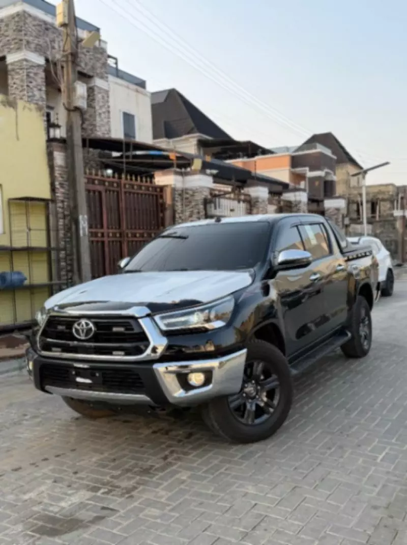 Toyota Hilux   - 2025