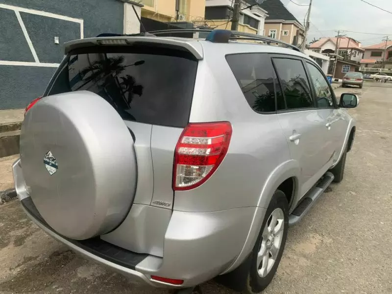 Toyota RAV 4   - 2009