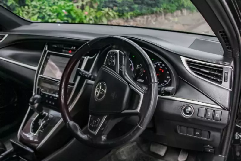 Toyota Harrier   - 2015