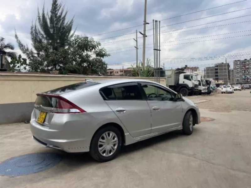 Honda Insight   - 2013