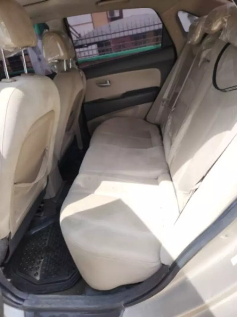 Hyundai Elantra   - 2009