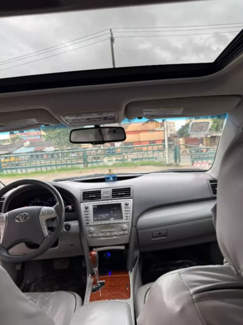 Toyota Camry   - 2010