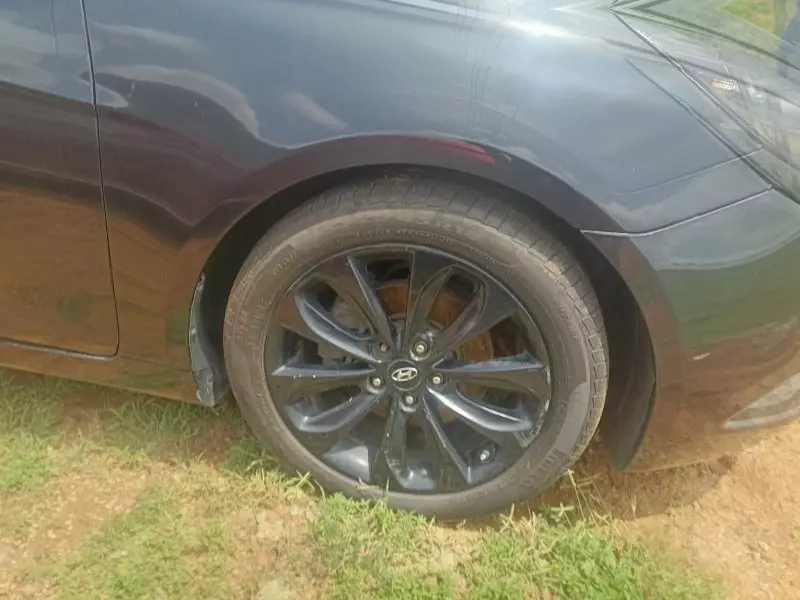 Hyundai Sonata   - 2012