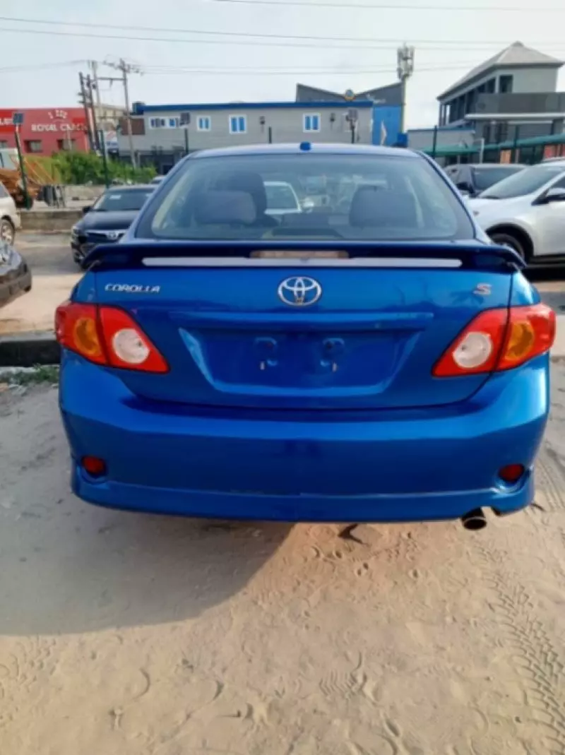 Toyota Corolla   - 2009