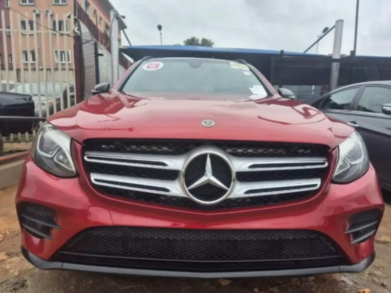 Mercedes-Benz GLC 300   - 2017