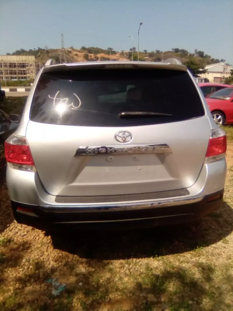 Toyota Highlander   - 2011