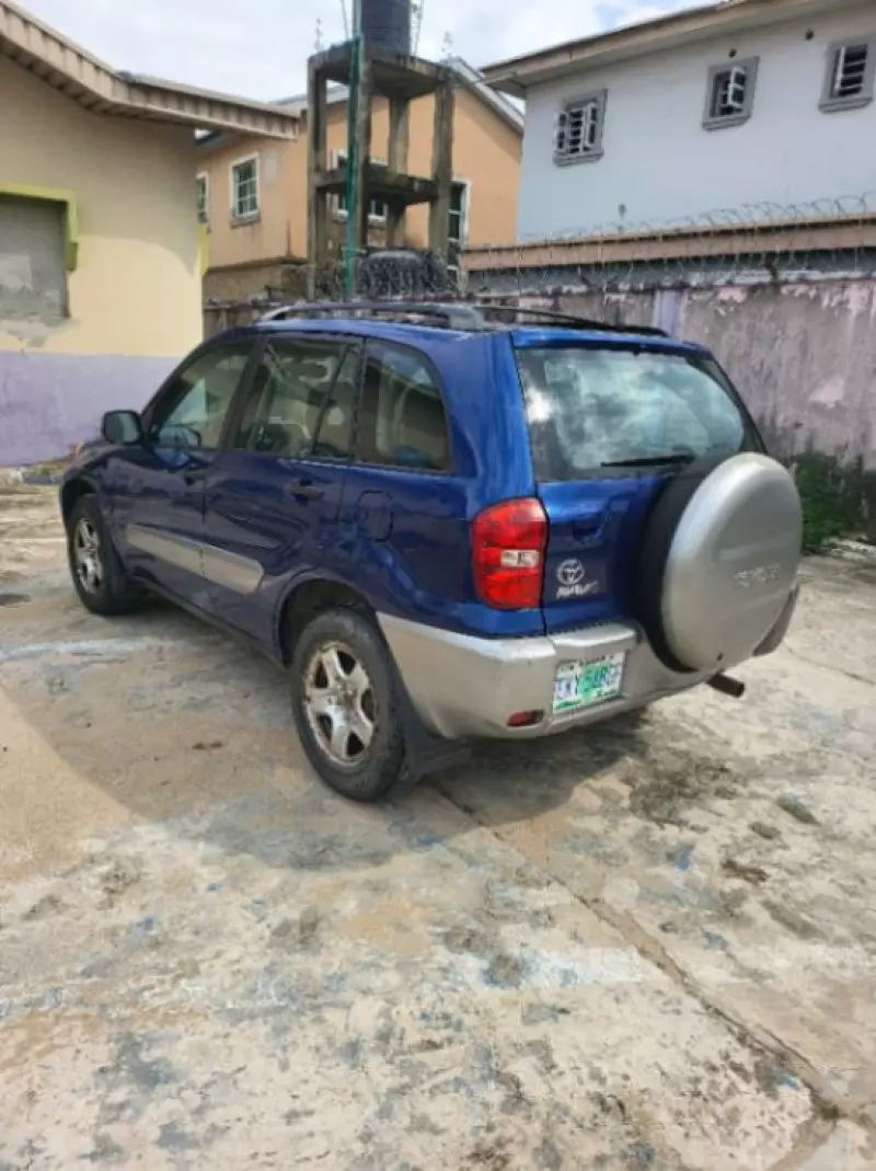 Toyota RAV4   - 2005