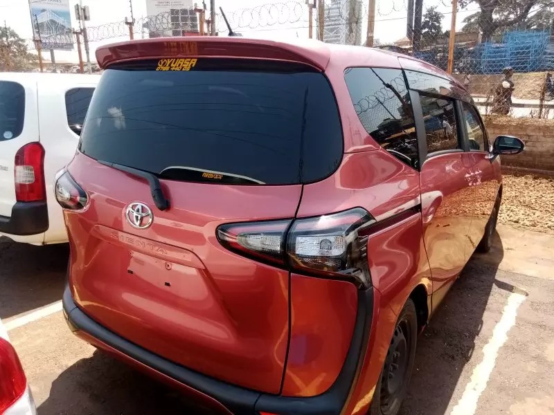 Toyota Sienta   - 2016