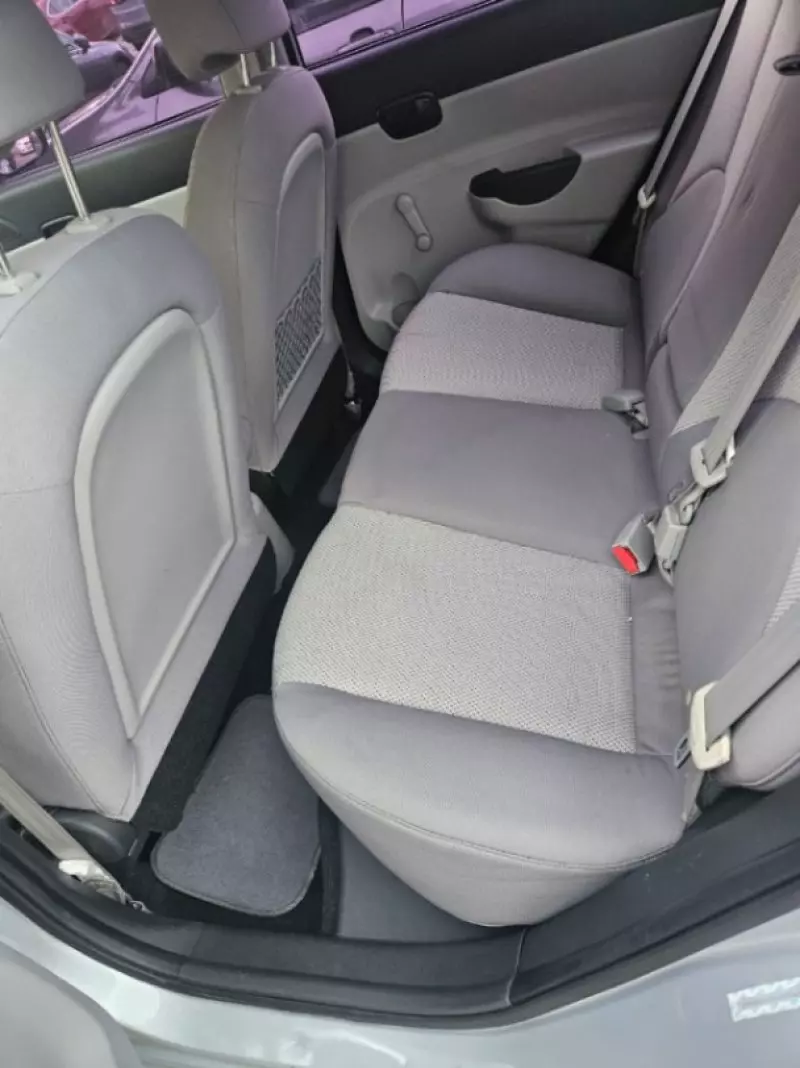 Hyundai Accent   - 2011