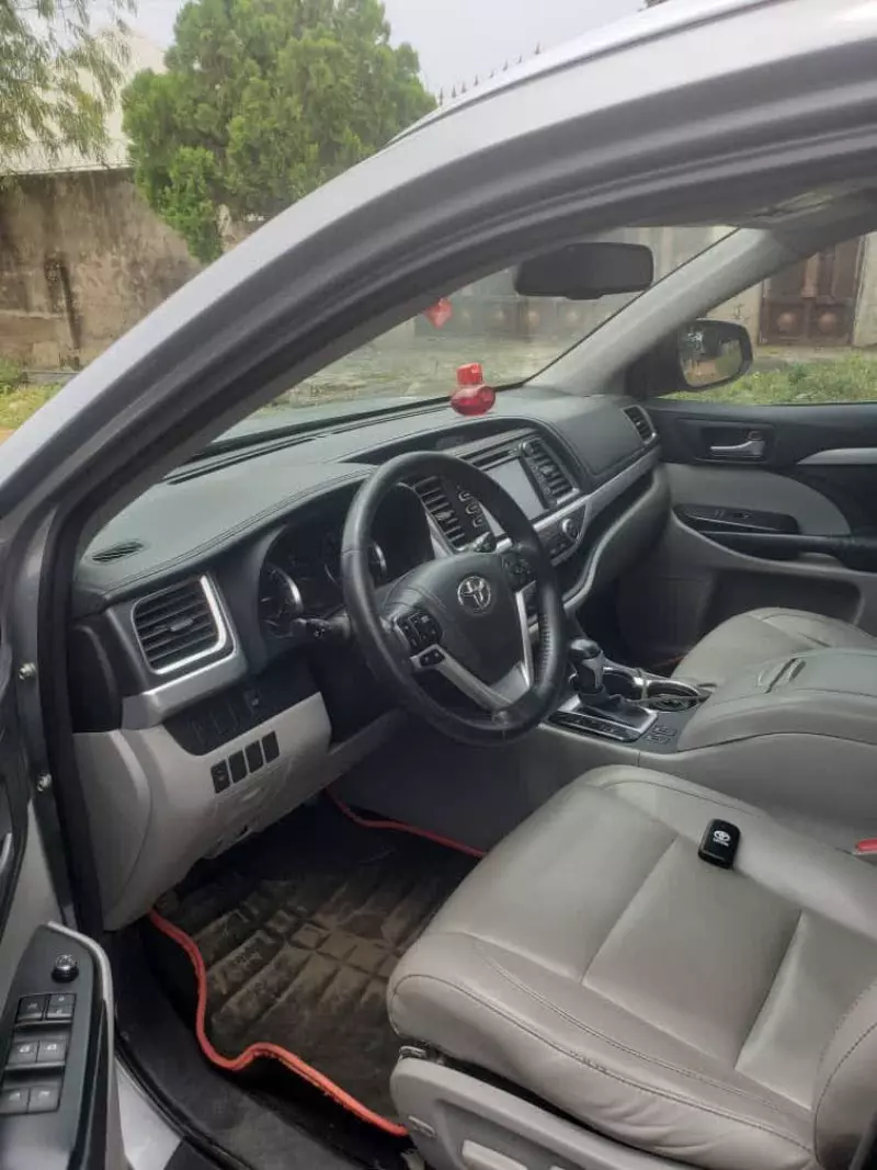 Toyota Highlander   -