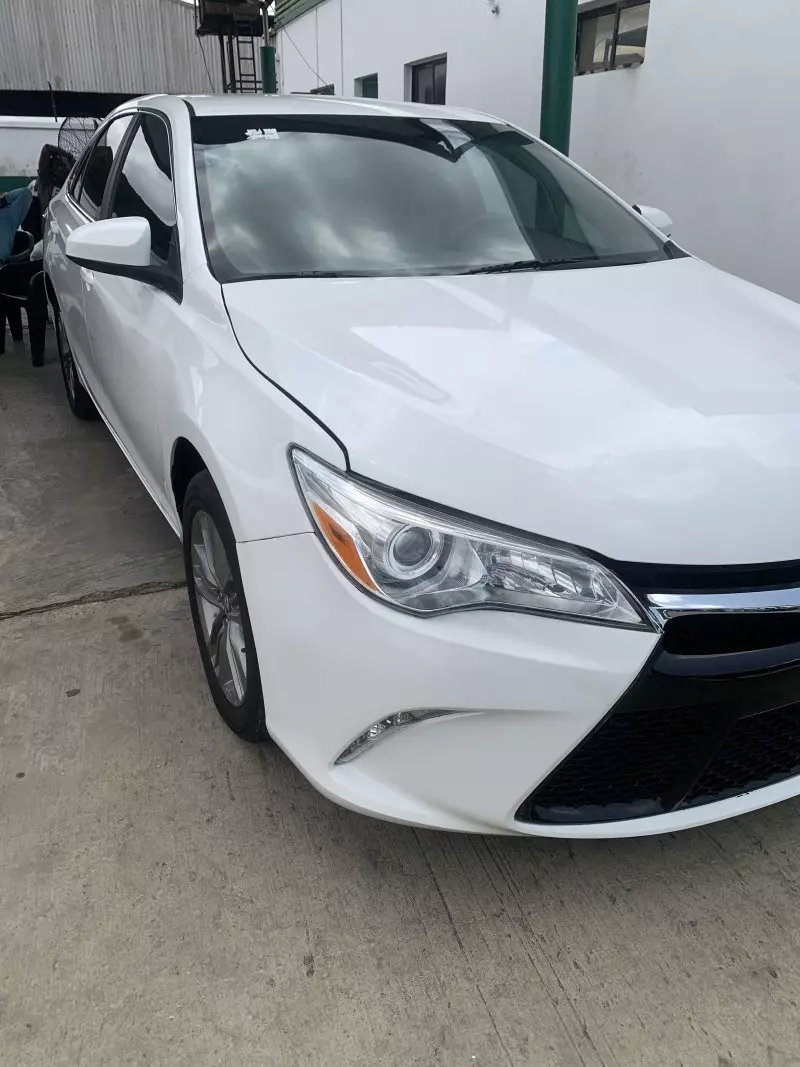 Toyota Camry   - 2016