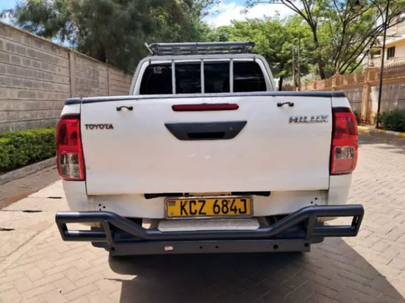 Toyota Hilux   - 2016