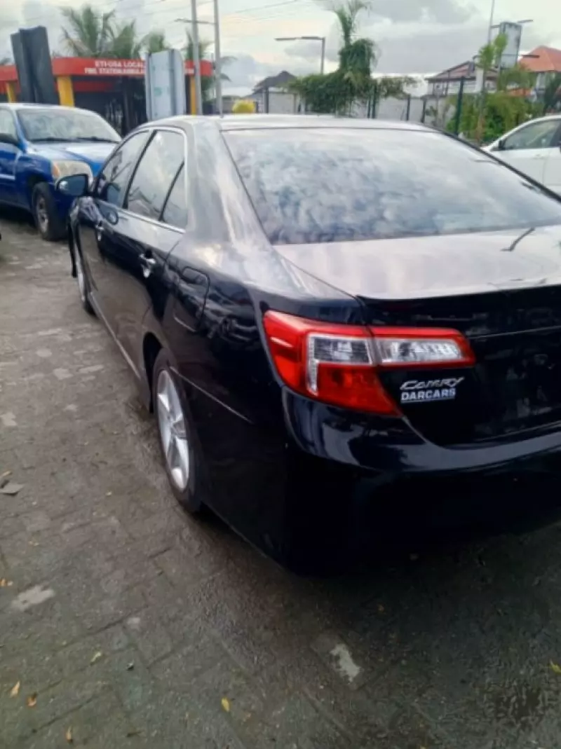 Toyota Camry   - 2012
