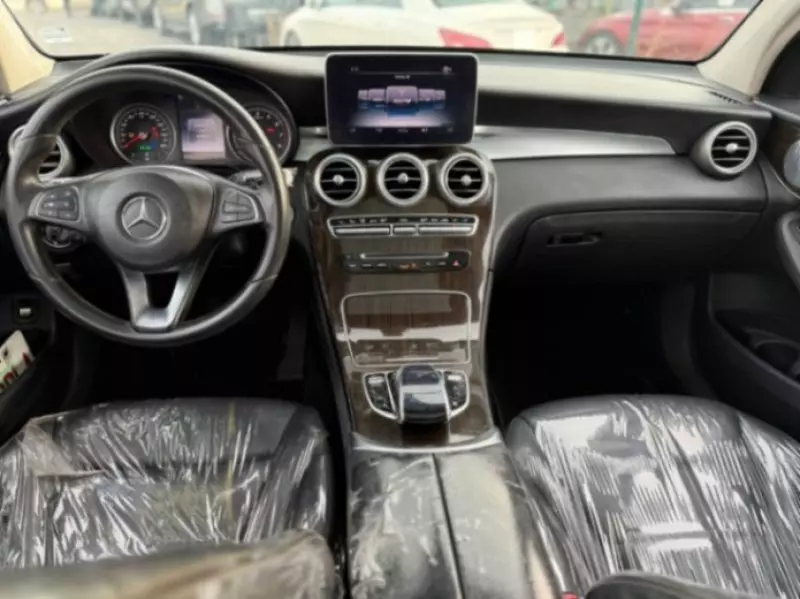 Mercedes-Benz GLC 300   - 2016