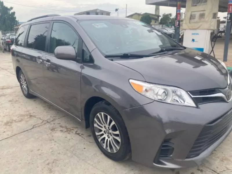 Toyota Sienna   - 2018