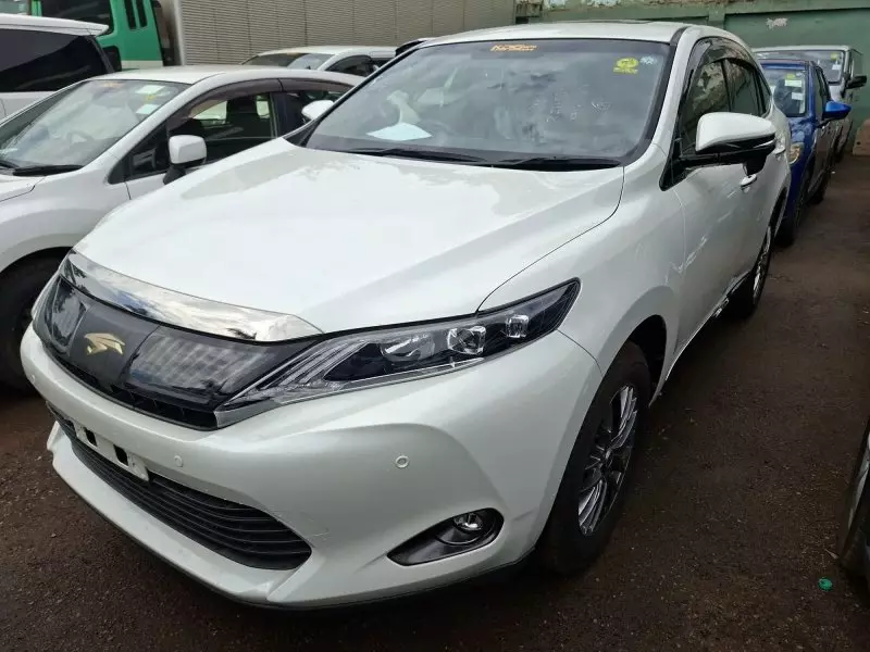 Toyota Harrier   - 2017