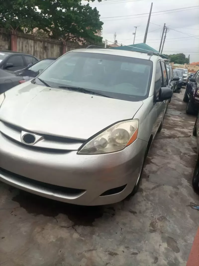 Toyota Sienna   - 2006