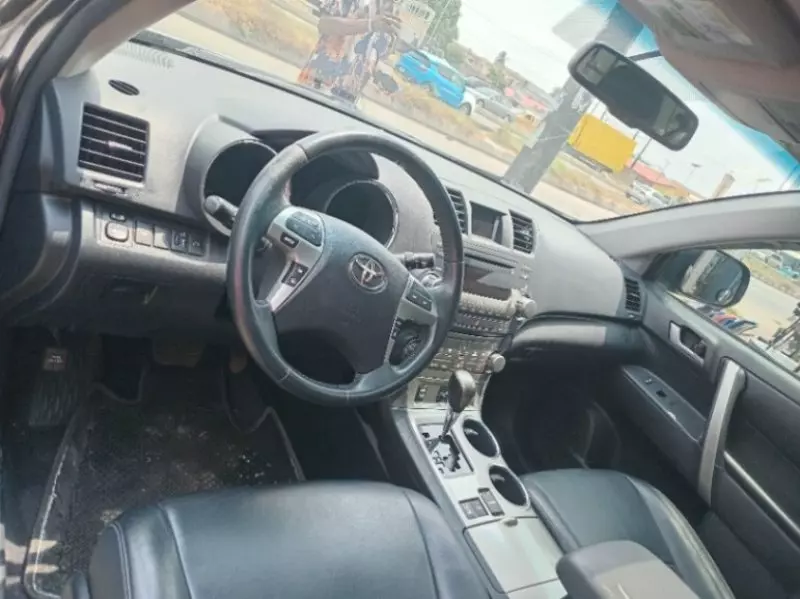 Toyota Highlander   - 2013