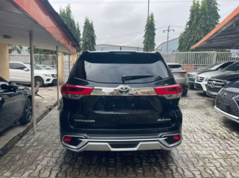 Toyota Highlander   - 2017