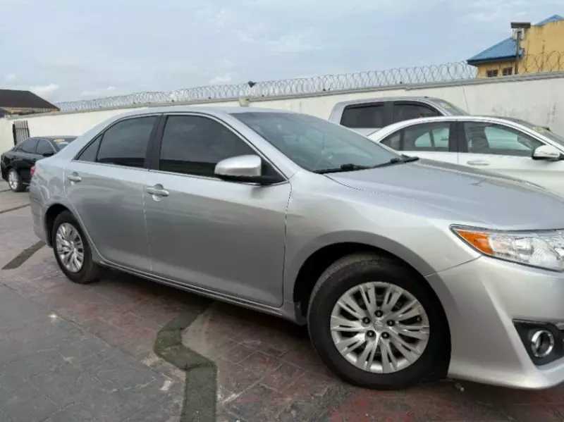 Toyota camry   - 2012