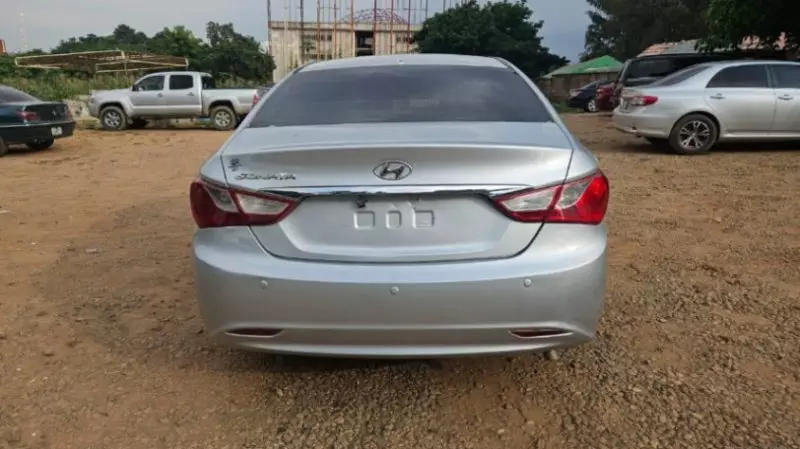 Hyundai Sonata - 2010