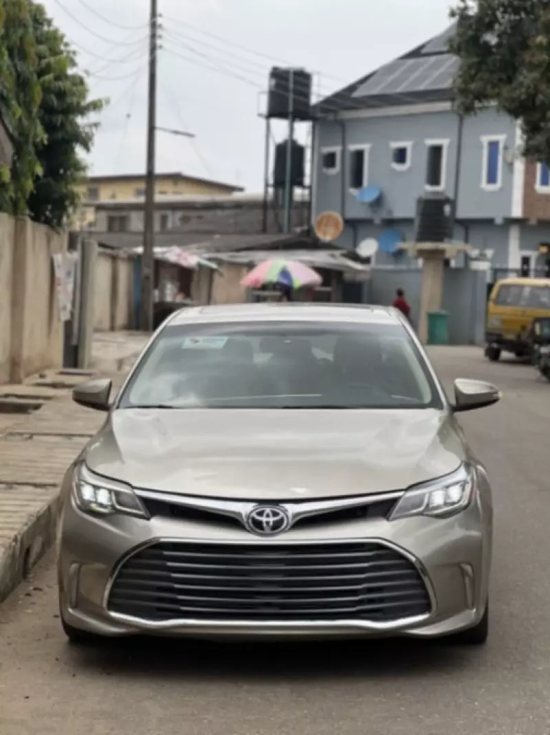 Toyota Avalon   - 2016