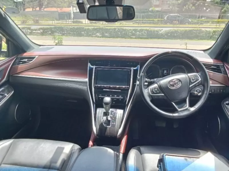 Toyota Harrier   - 2017