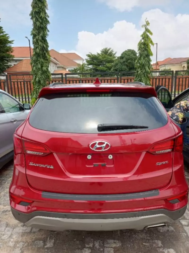 Hyundai Santa Fe   - 2017