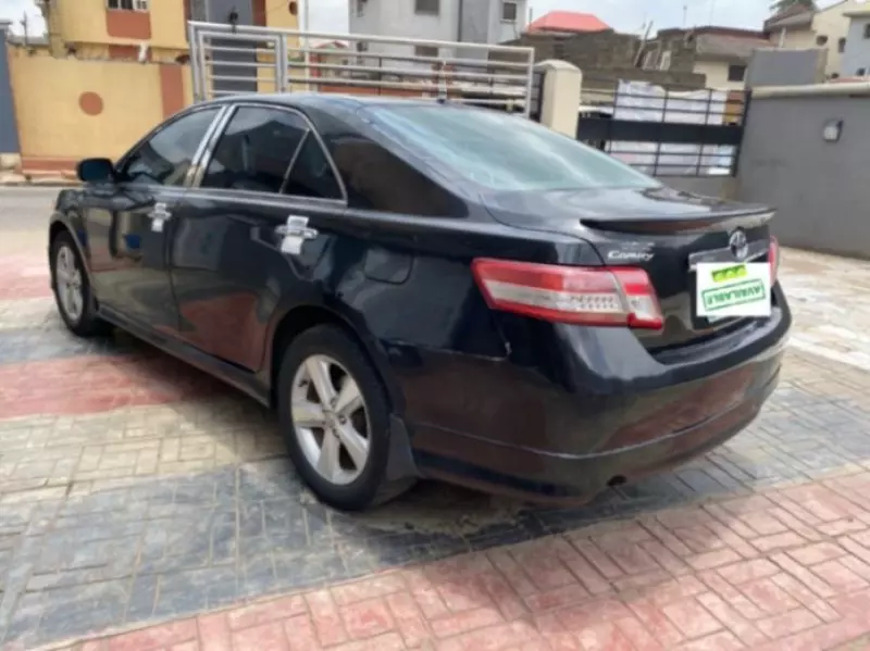 Toyota Camry   - 2010