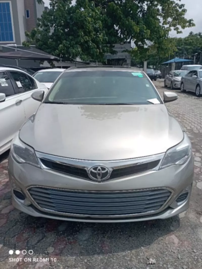 Toyota Avalon   - 2015