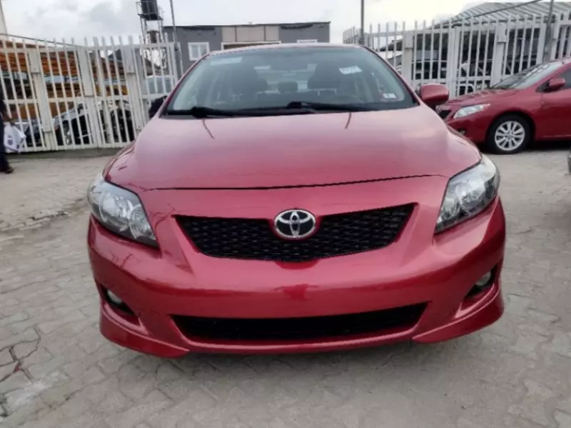 Toyota Corolla   - 2010
