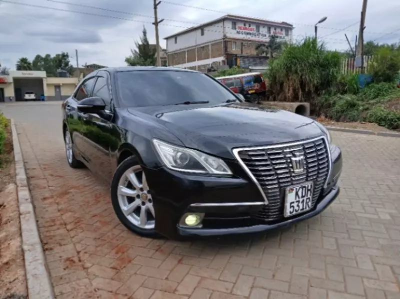 Toyota Crown   - 2016
