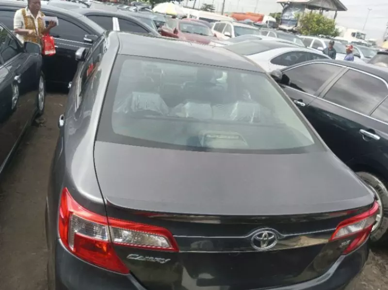 Toyota camry   - 2012