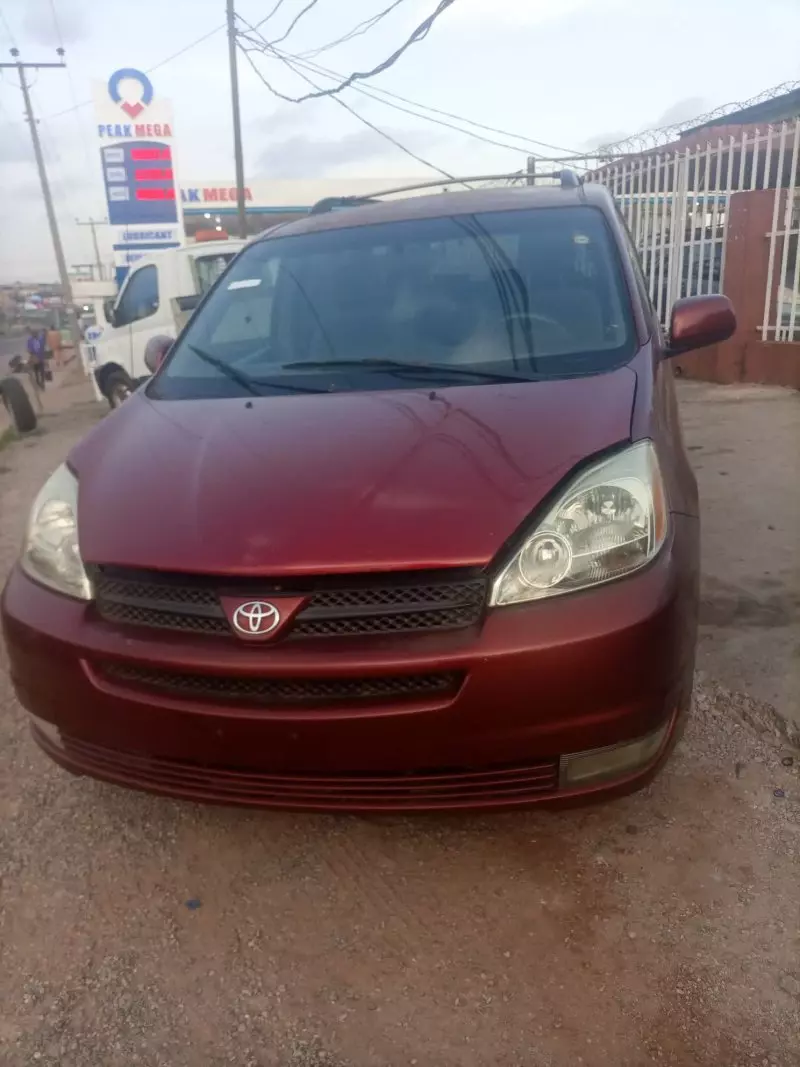Toyota Sienna   - 2004