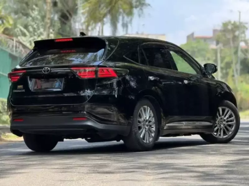 Toyota Harrier   - 2018