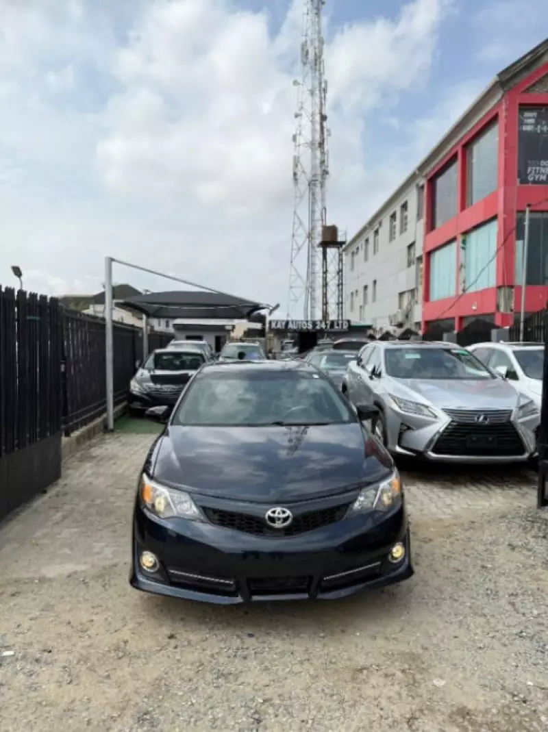 Toyota Camry   - 2012