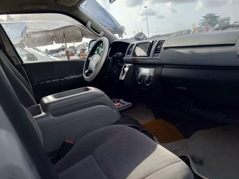 Toyota Hiace   - 2012