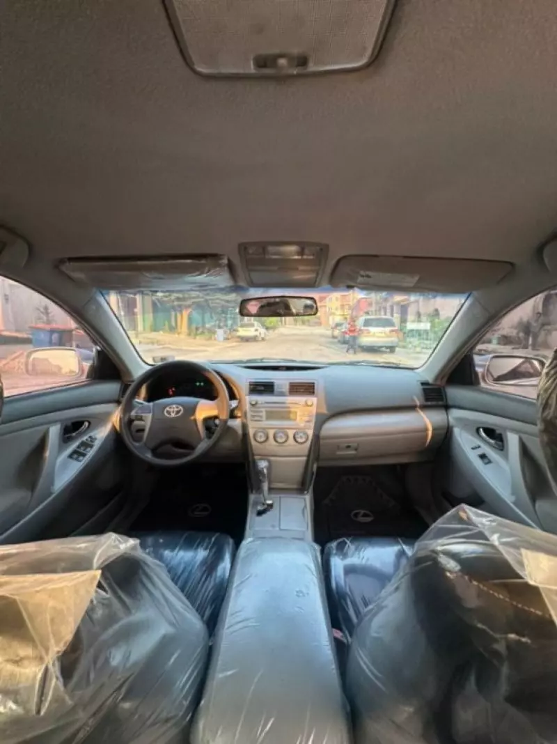 Toyota Camry   - 2011