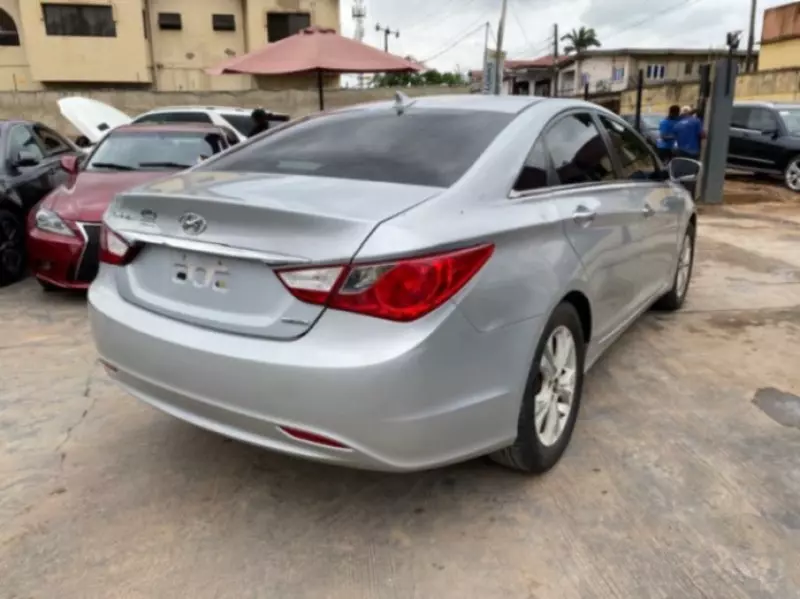 Hyundai Sonata   - 2011