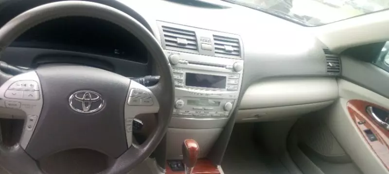 Toyota Camry   - 2010
