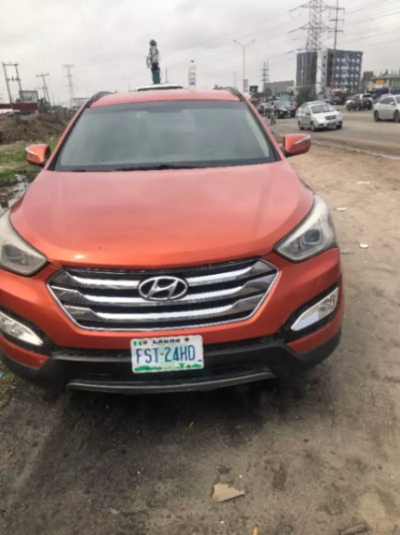 Hyundai Santa Fe   - 2013