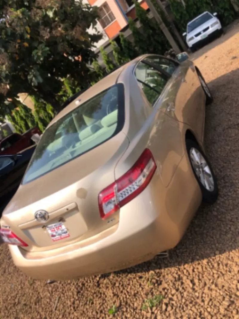 Toyota Camry   - 2011