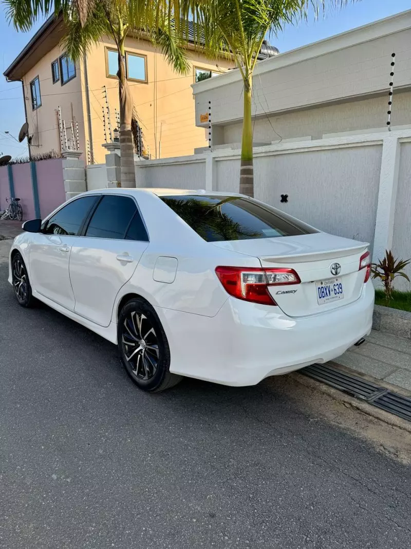 Toyota Camry   - 2013