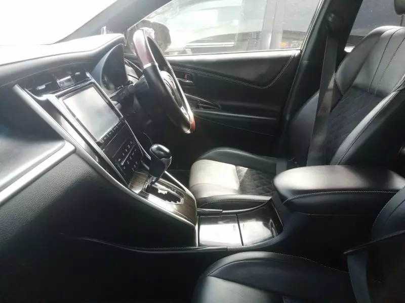 Toyota Harrier   - 2016