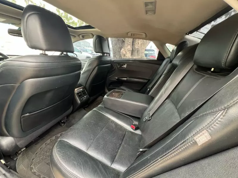 Toyota Avalon   - 2013
