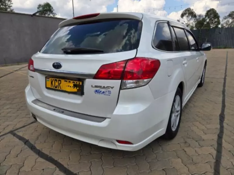 Subaru Outback   - 2011